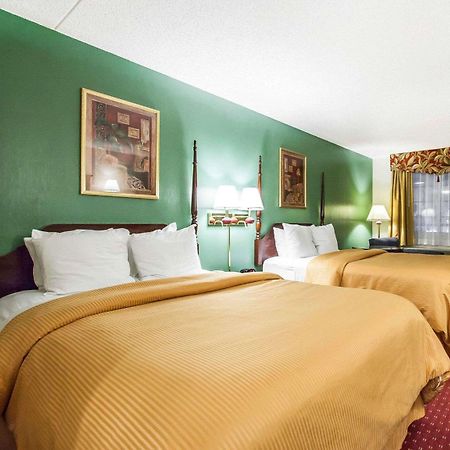 Clarion Hotel Бренсън Екстериор снимка
