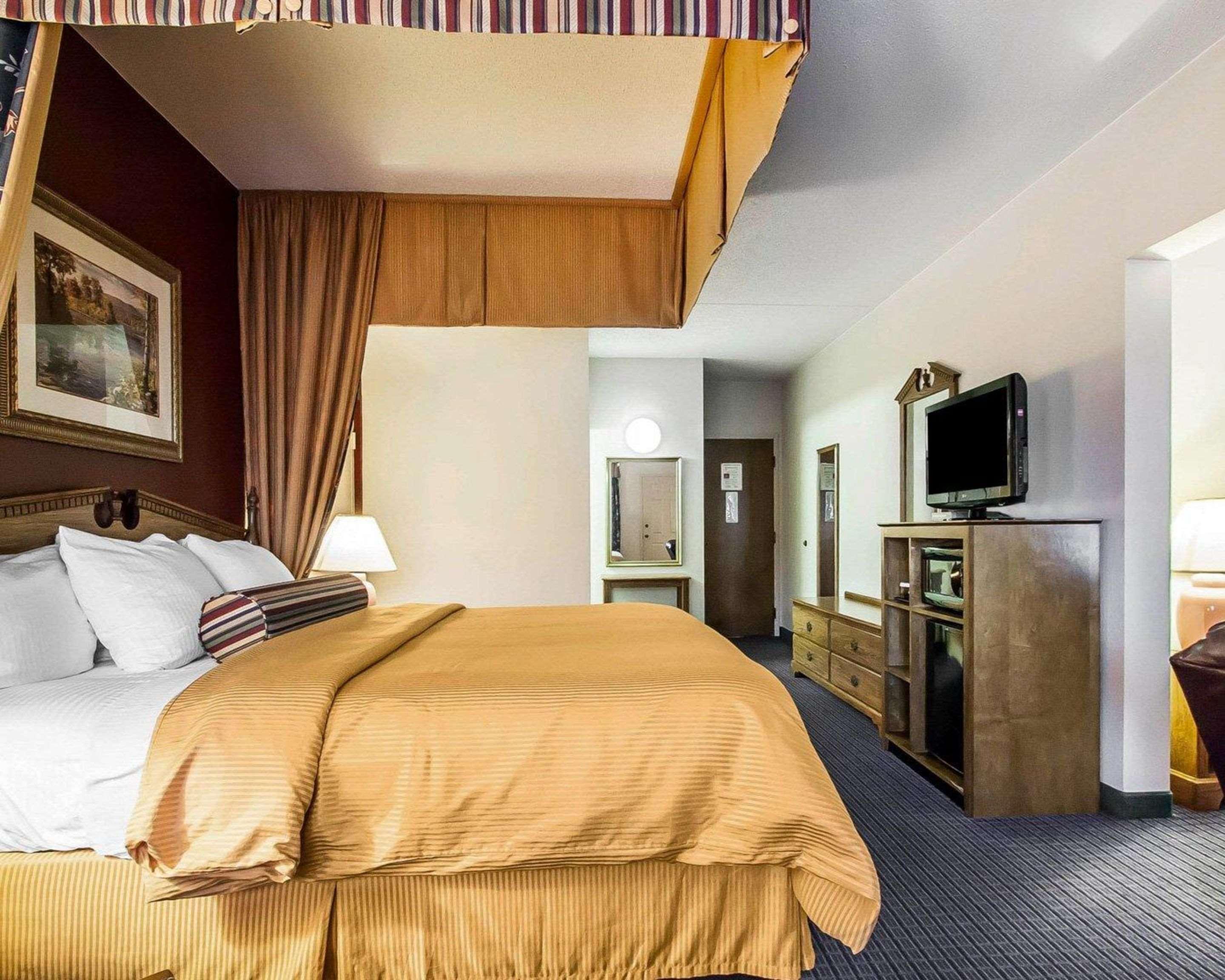 Clarion Hotel Бренсън Екстериор снимка