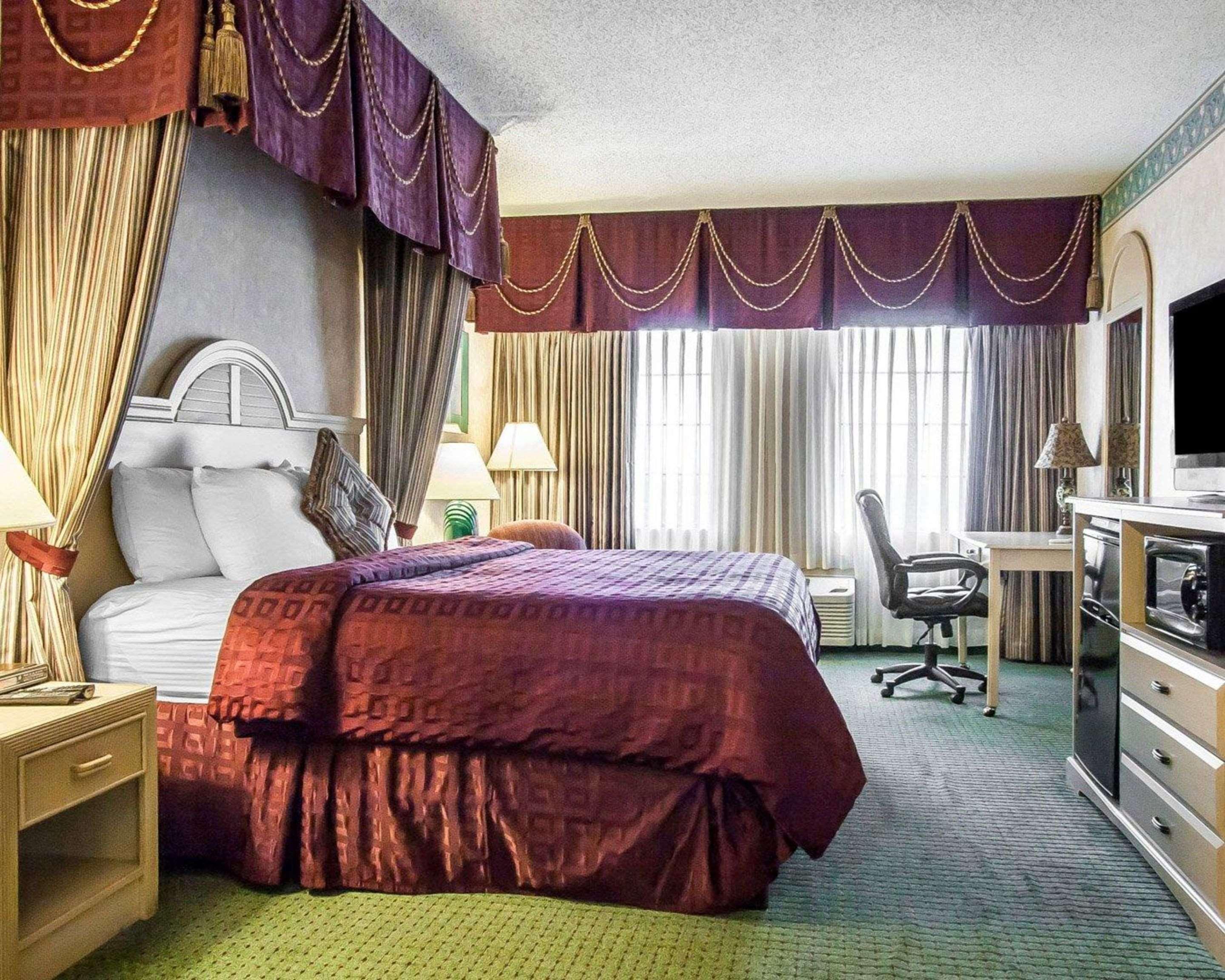 Clarion Hotel Бренсън Екстериор снимка