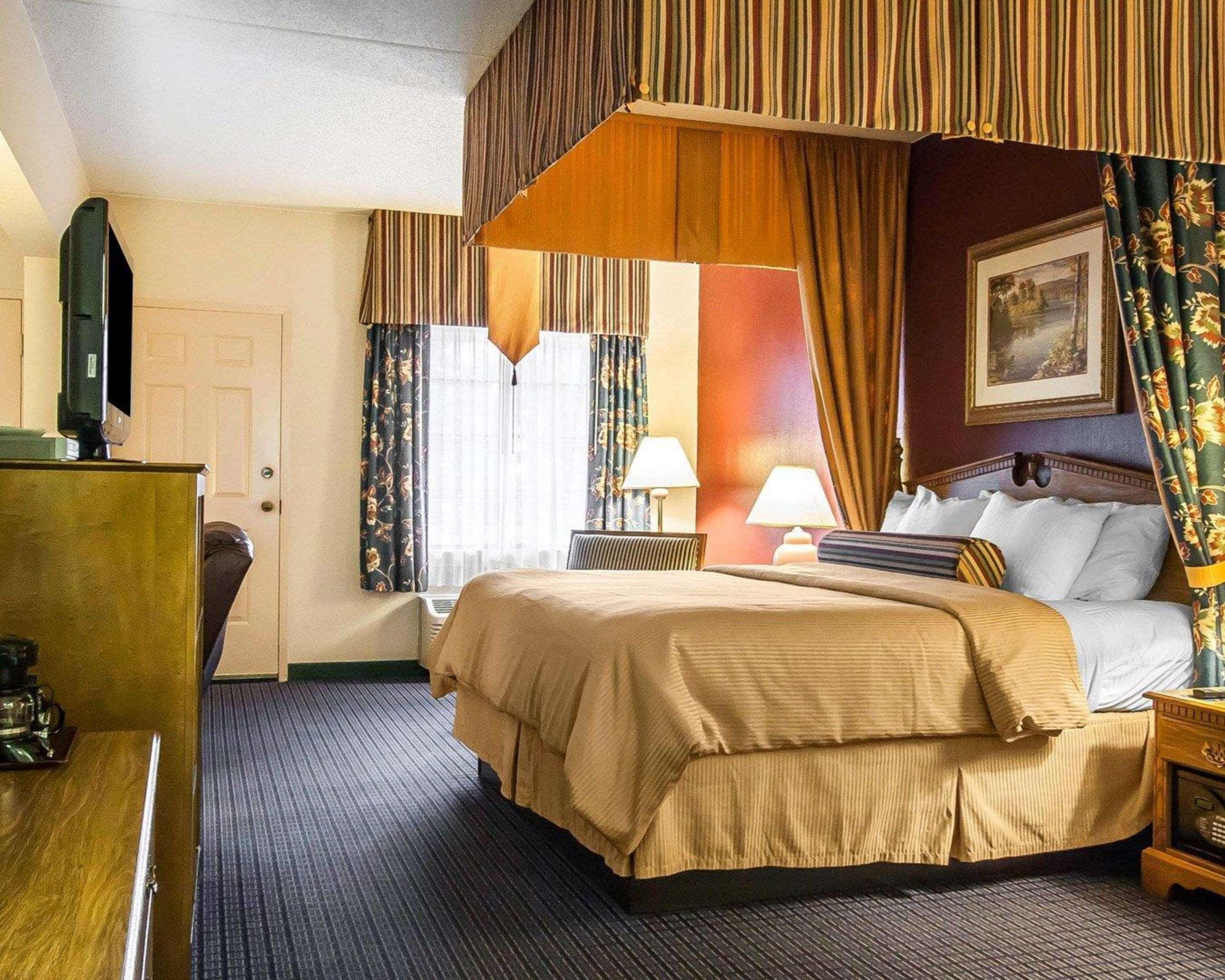 Clarion Hotel Бренсън Екстериор снимка