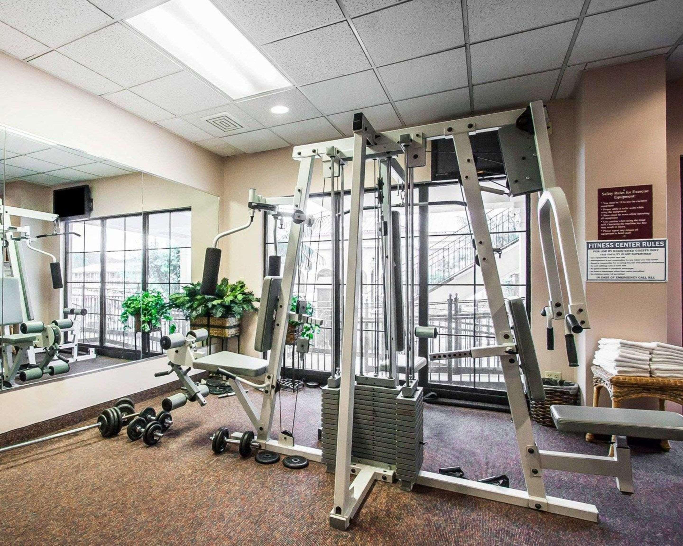 Clarion Hotel Бренсън Екстериор снимка