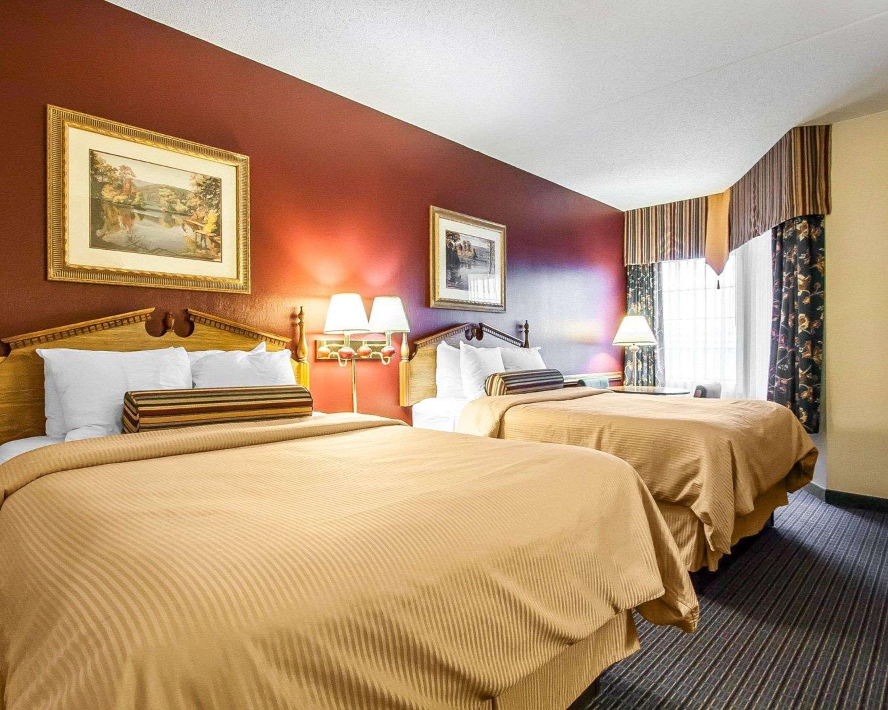 Clarion Hotel Бренсън Екстериор снимка