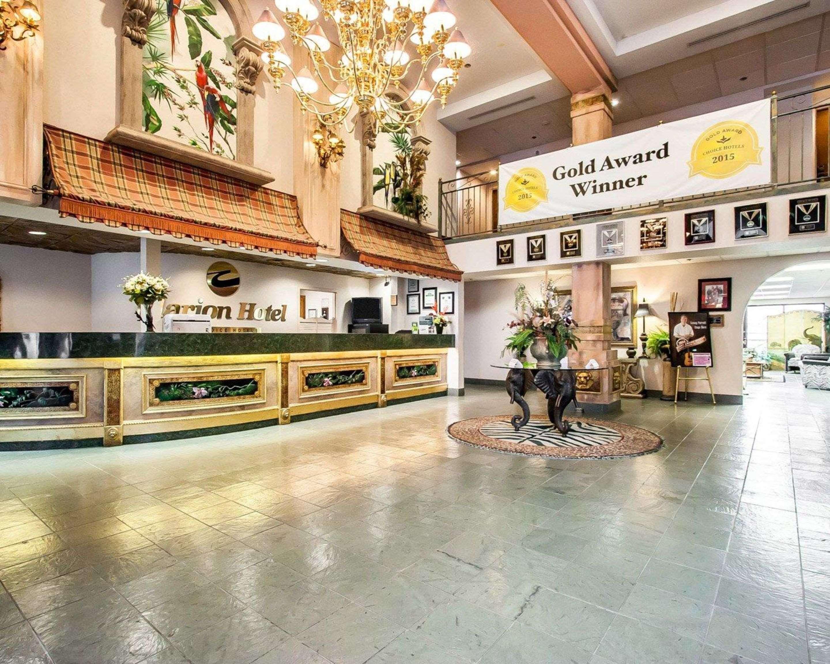 Clarion Hotel Бренсън Екстериор снимка