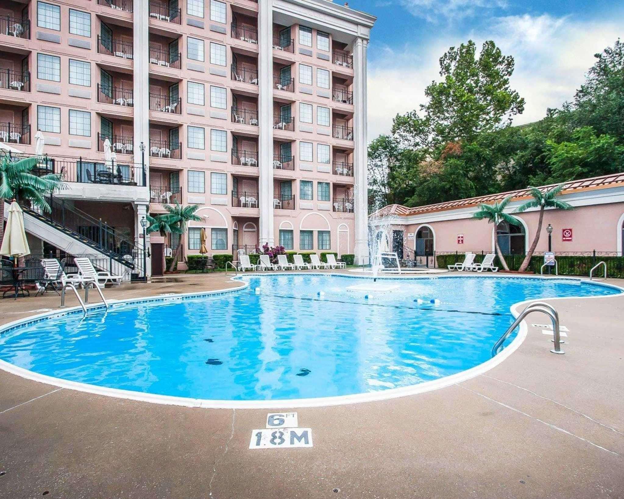 Clarion Hotel Бренсън Екстериор снимка