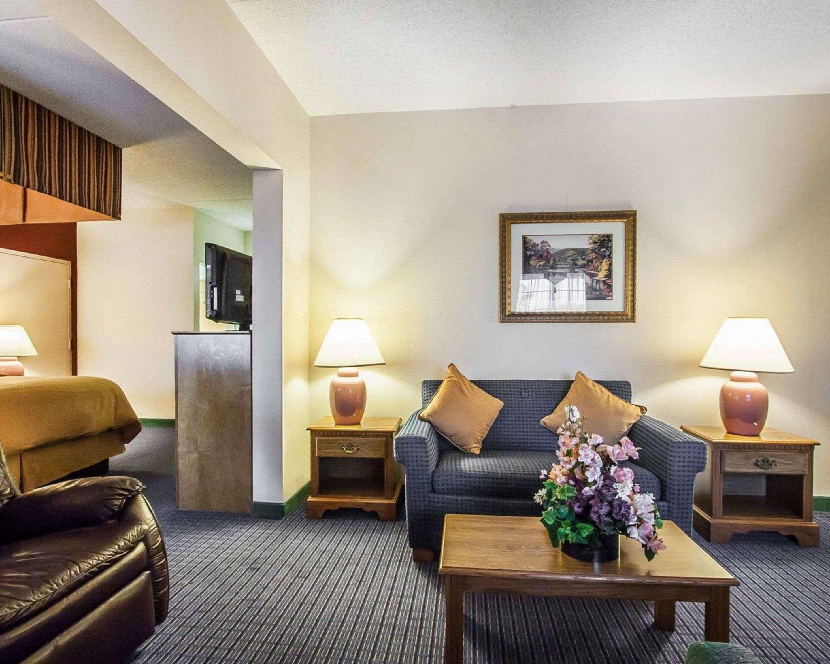 Clarion Hotel Бренсън Екстериор снимка